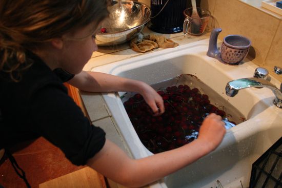 washing cherries